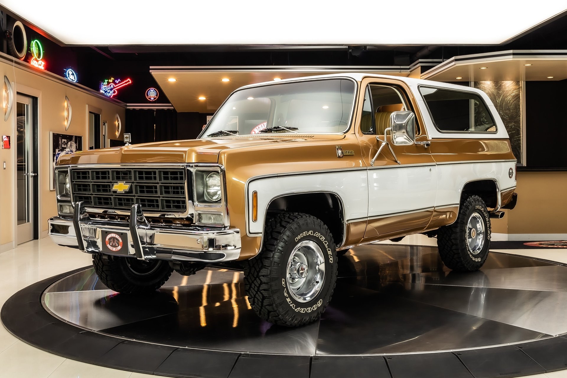 Gylltur og hvítur Chevrolet Blazer Cheyenne 4×4 frá 1979